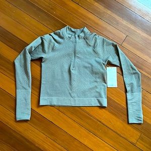 Brand New Never Worn LULULEMON Rest Less 1/2 Zip Crop Tank